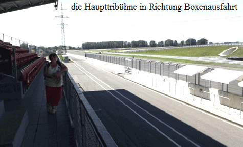 die Haupttribhne in Richtung Boxenausfahrt