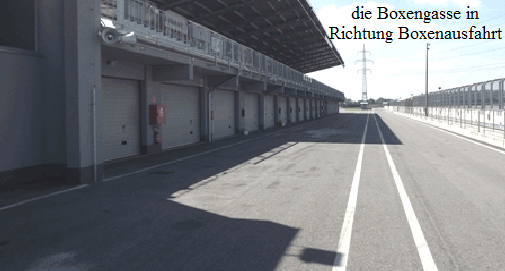 die Boxengasse in
Richtung Boxenausfahrt